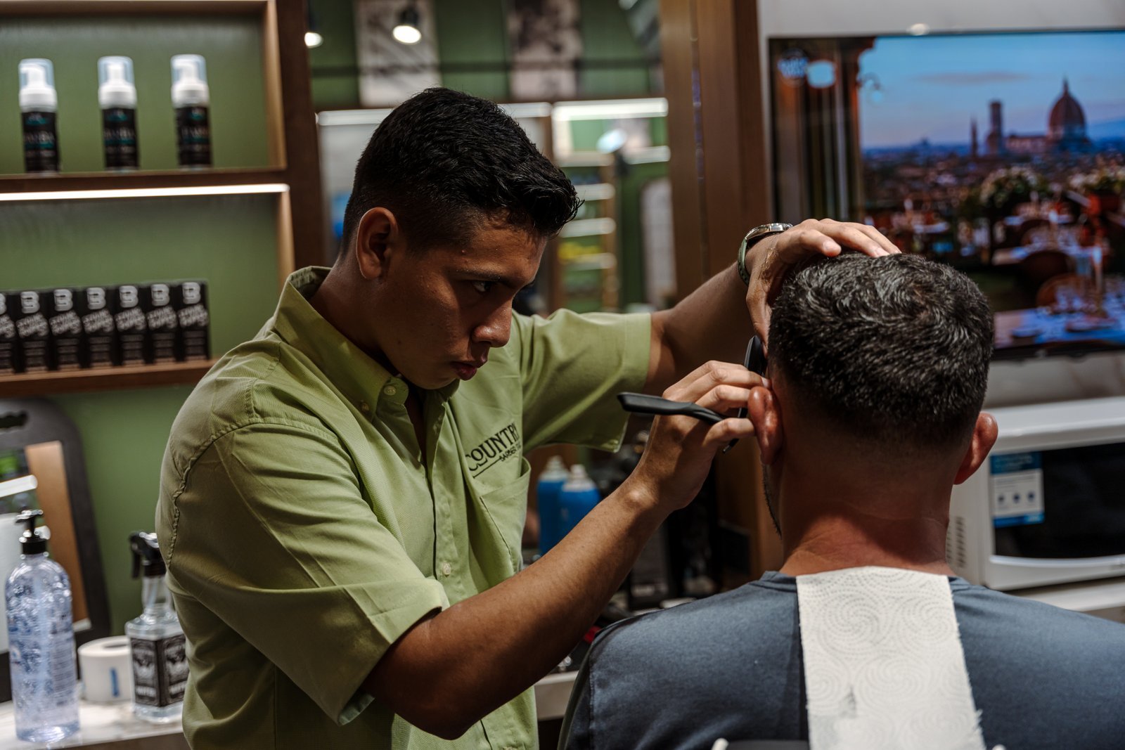 Proceso de corte de cabello en Country Barber Studio